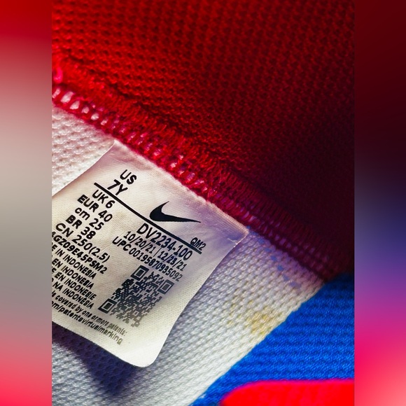 Nike Blazer Mid '77 Leather Shoes
GS White Volt Hyper Royal Magenta SZ 7 - Picture 2 of 10